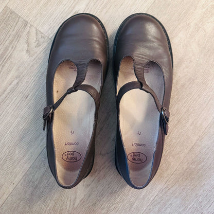 sz 7.5 brown Mary Jane shoes