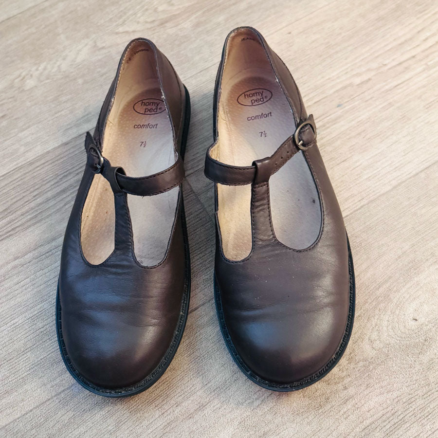 sz 7.5 brown Mary Jane shoes