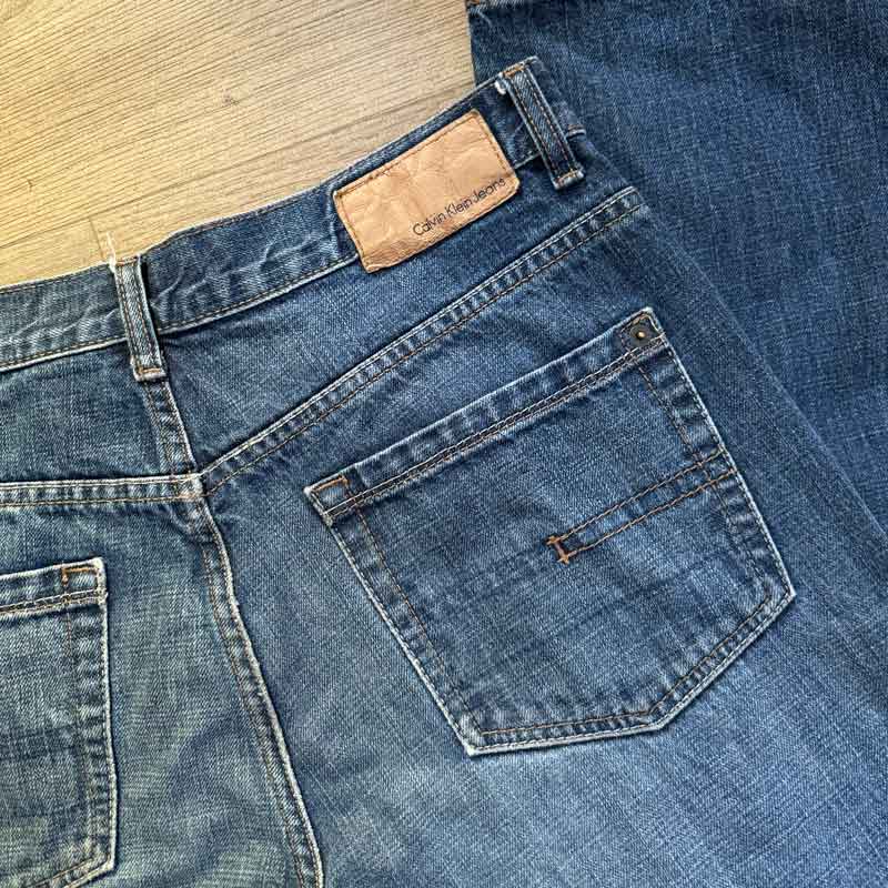 sz 33 Calvin Klein relaxed straight jeans