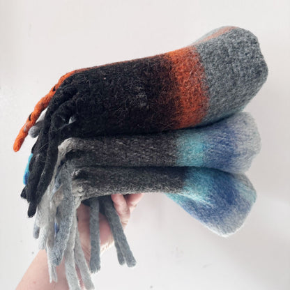 Blanket : thick grey check wool remnant