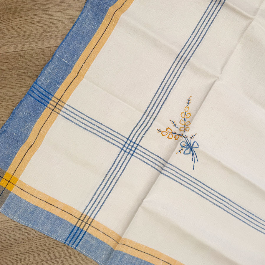 Sweet check embroidered tablecloth