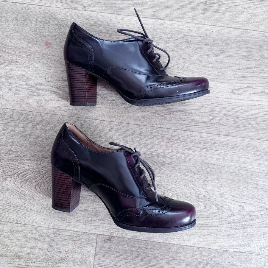 sz 6 Clarks Artisan heeled shoes