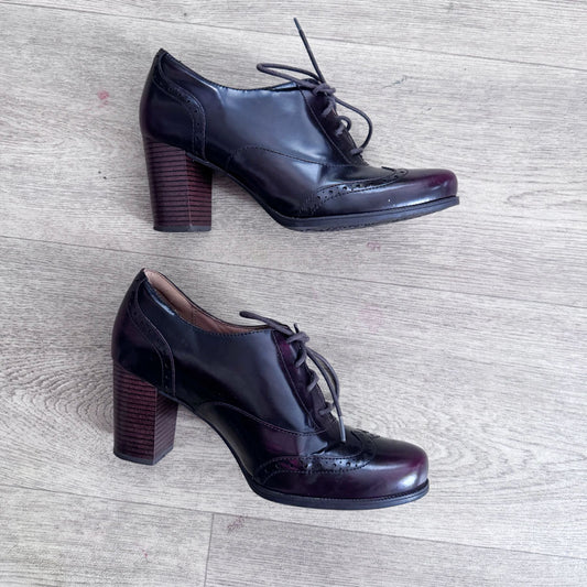 sz 6 Clarks Artisan heeled shoes
