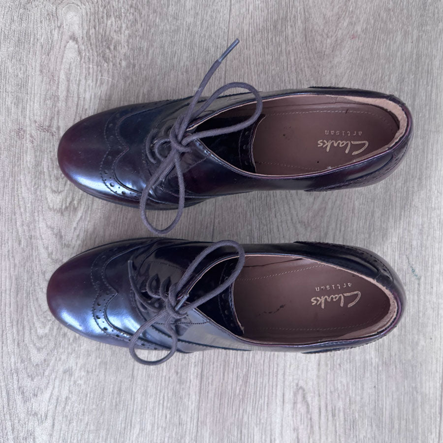 sz 6 Clarks Artisan heeled shoes