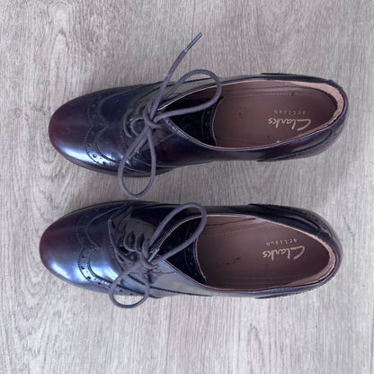 sz 6 Clarks Artisan heeled shoes
