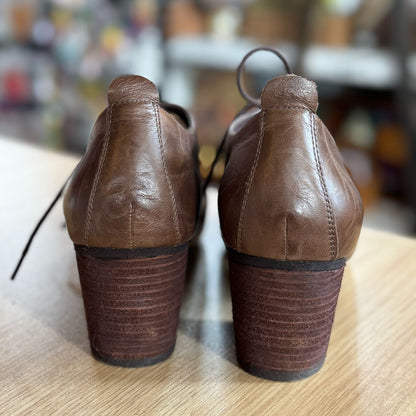 sz 38 Cushla Gold vintage style heels