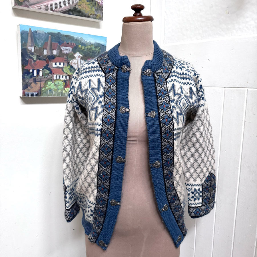 sz XS thick Norwegian wool cardigan