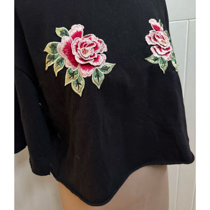 sz M black embroidered rose t shirt