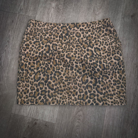 sz 12 Leopard print mini skirt