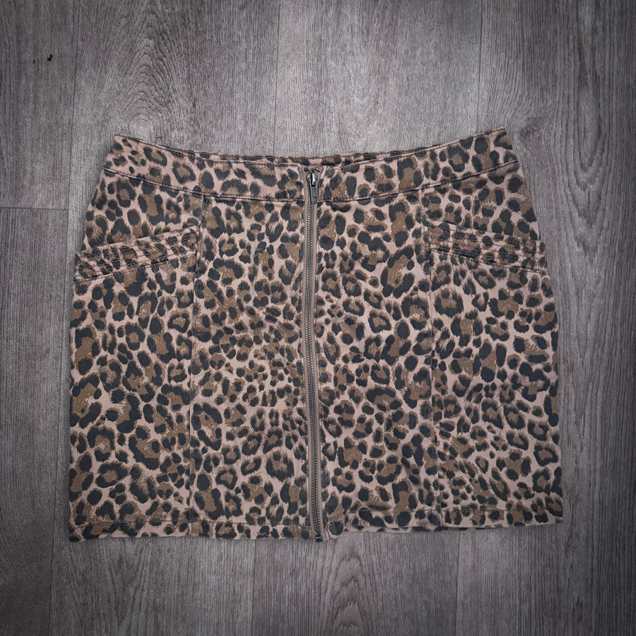 sz 12 Leopard print mini skirt