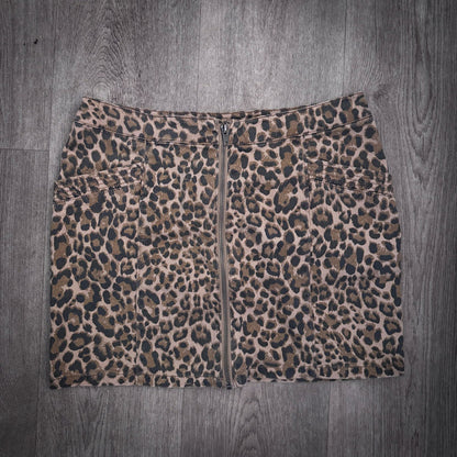 sz 12 Leopard print mini skirt
