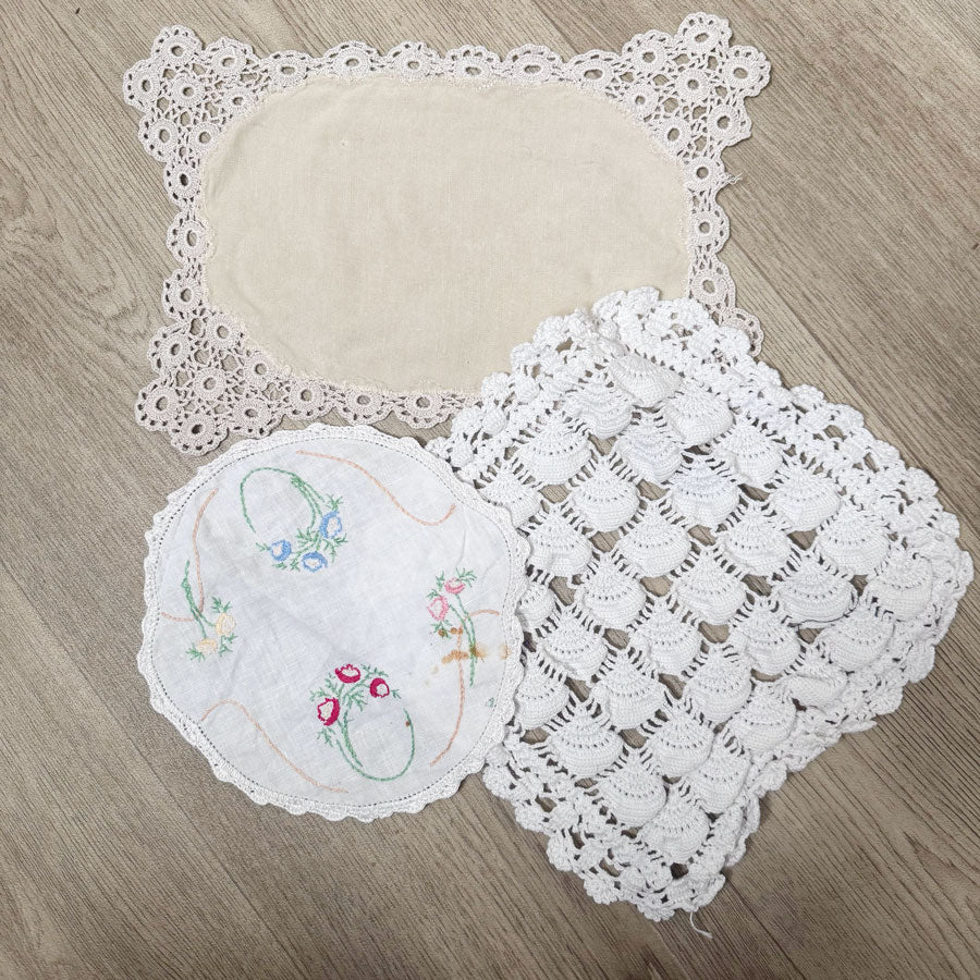 Pretty doilie set