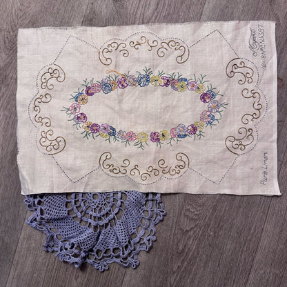 Doilies set floral fancy