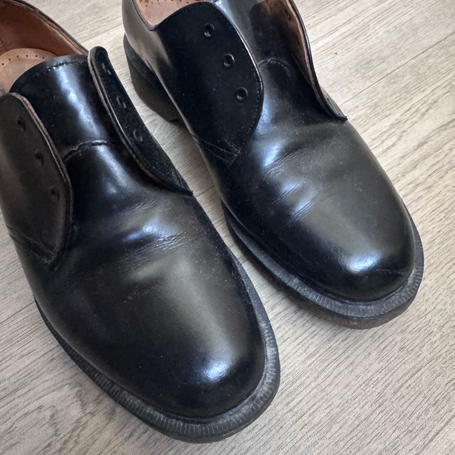 sz 8 Dr Martens lace up shoes