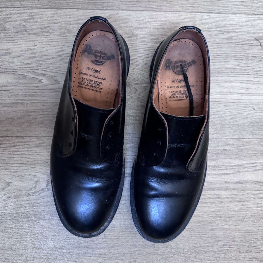 sz 8 Dr Martens lace up shoes