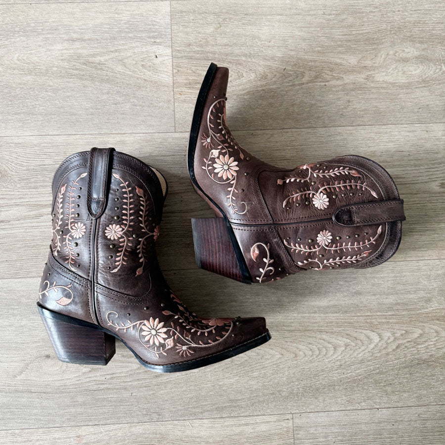 sz 11 Durango Wildflower shortie boots