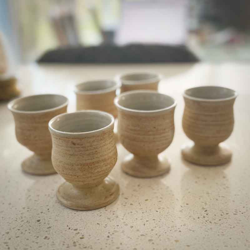 Set 6 earthenware honey coloured cups