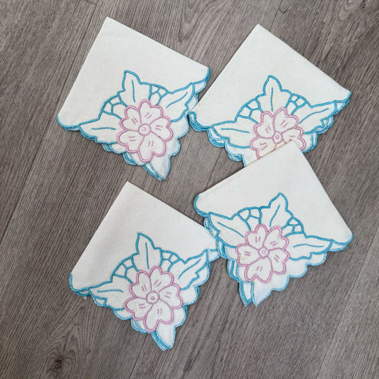 Embroidered floral napkin set