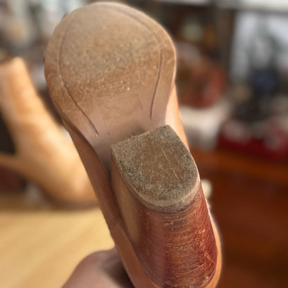 sz 37 EOS cowboy shortie boots