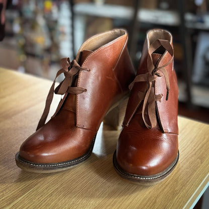 sz 38 Esska tan heeled boots