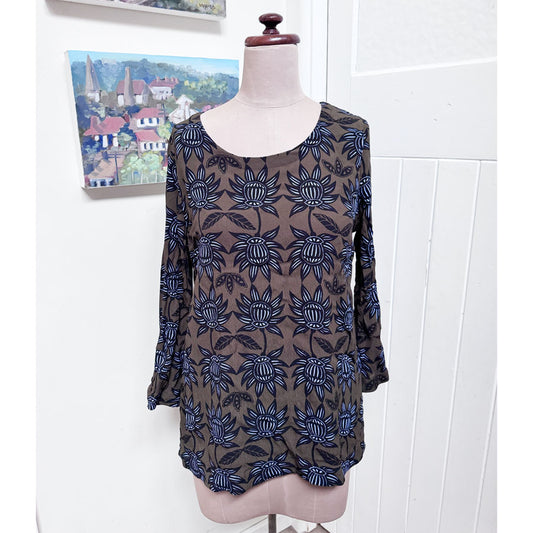 sz 10 FOIL dark floral top