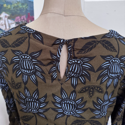 sz 10 FOIL dark floral top
