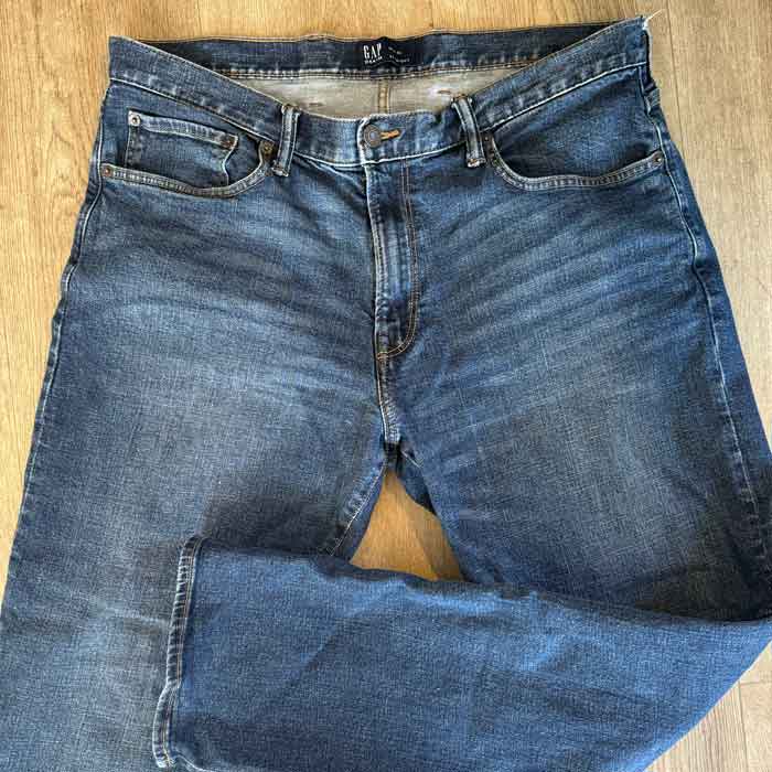 sz 36 mid blue Gap denim jeans