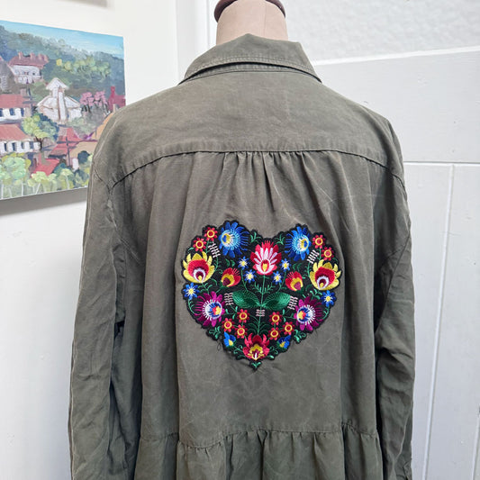 Curvy khaki dress with heart