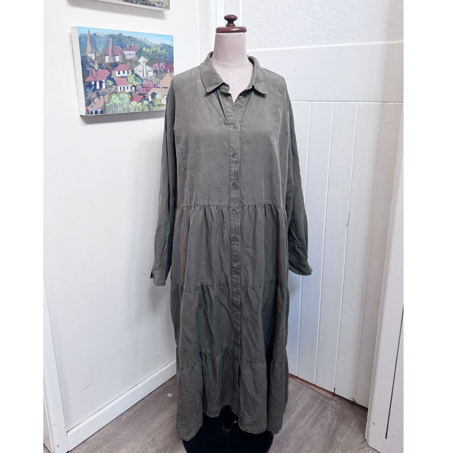 Curvy khaki dress with heart