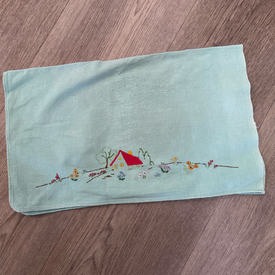 Embroidered hand towel set