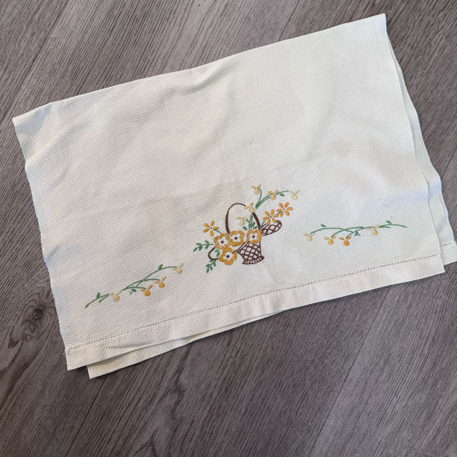 Embroidered hand towel set