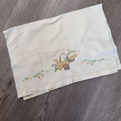 Embroidered hand towel set