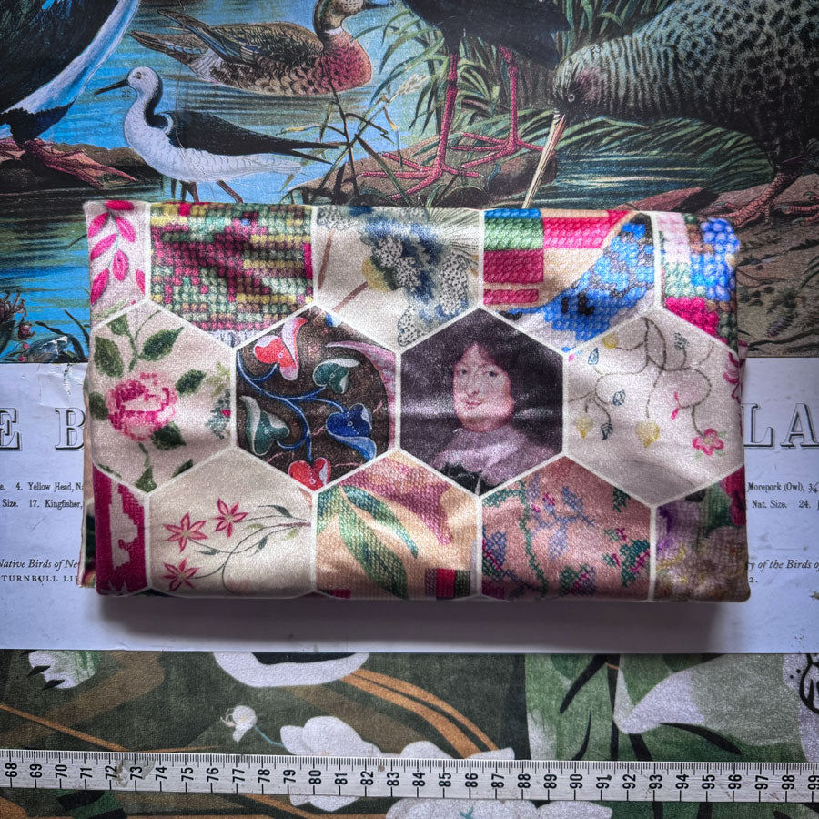 Hexagon Quilt Samplervelvet large RTS