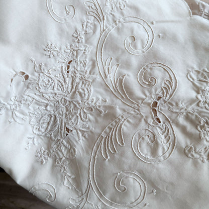 Tablecloth : large coffee cream embroidered