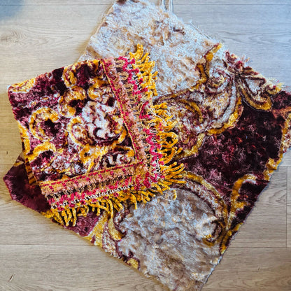 Blanket : vintage Italian coverlet remnant