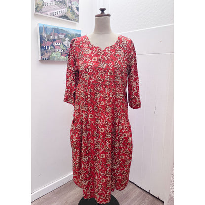 sz M Karma East red dress