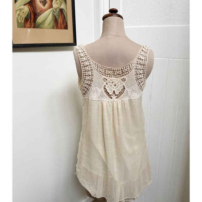 sz S creamy lacy top