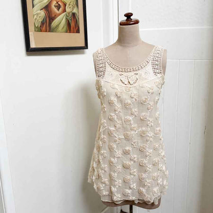 sz S creamy lacy top