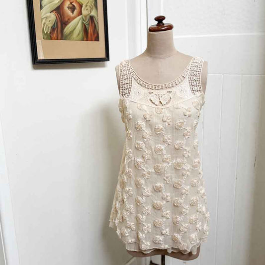 sz S creamy lacy top