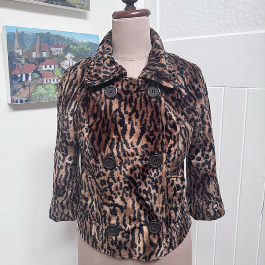 sz 8 faux fur leopard jacket