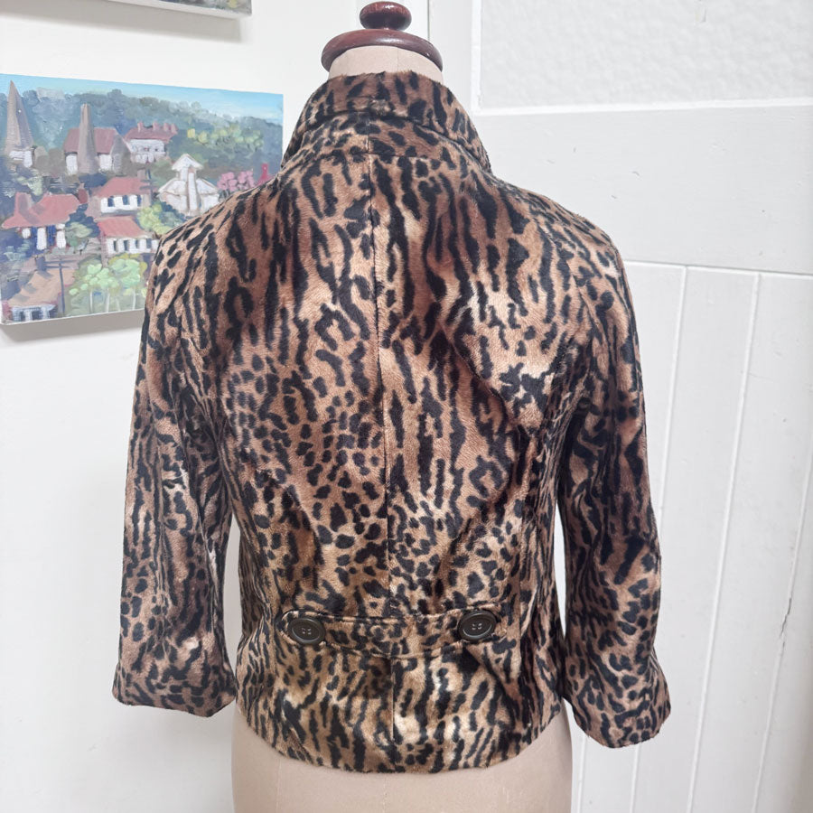 sz 8 faux fur leopard jacket