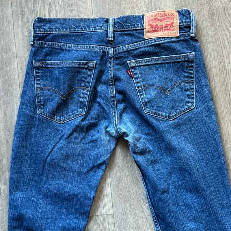 sz 32 Levis skinny jeans