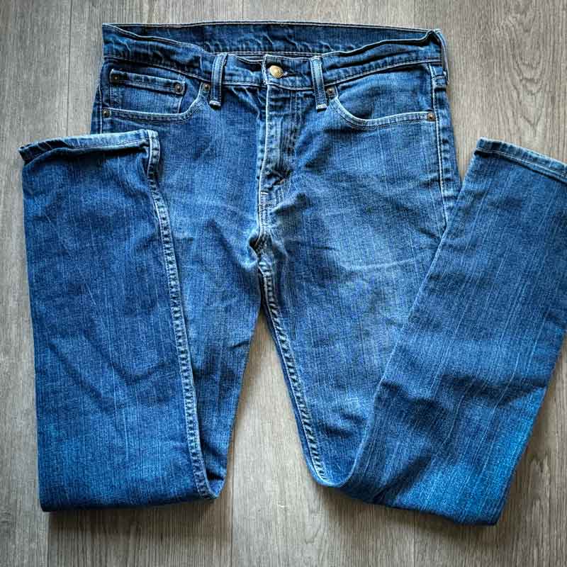 sz 32 Levis skinny jeans