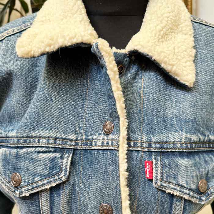 sz M Levis red tab sherpa denim jacket