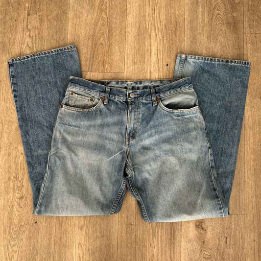 sz 32 Levis 527 mid wash