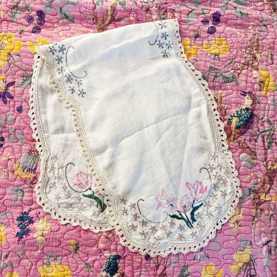 Long table runner doilie