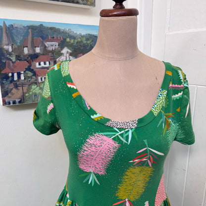 sz 8-10 Made 590 bottlebrush dress