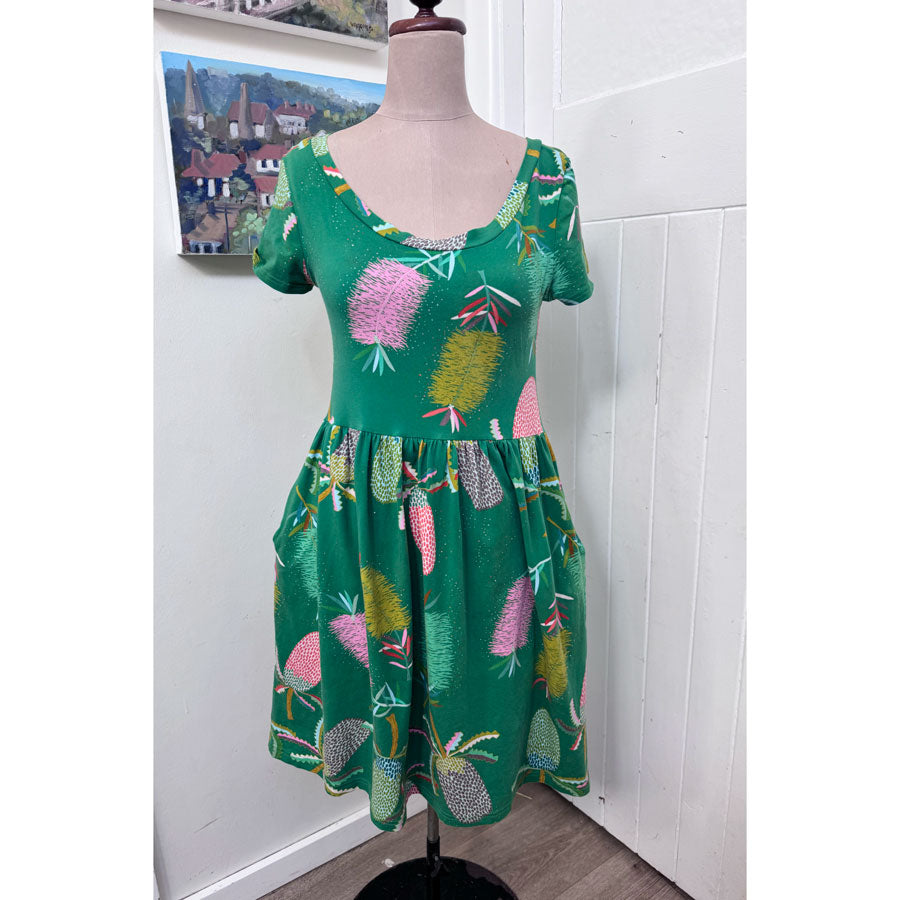 sz 8-10 Made 590 bottlebrush dress