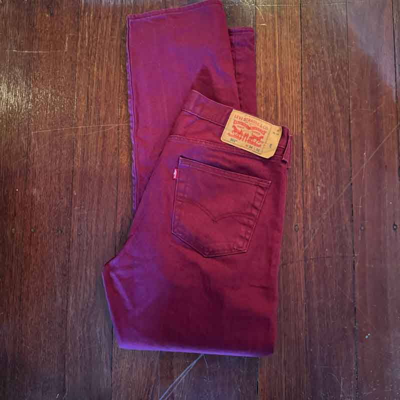 sz 34 maroon Levis 501s jeans