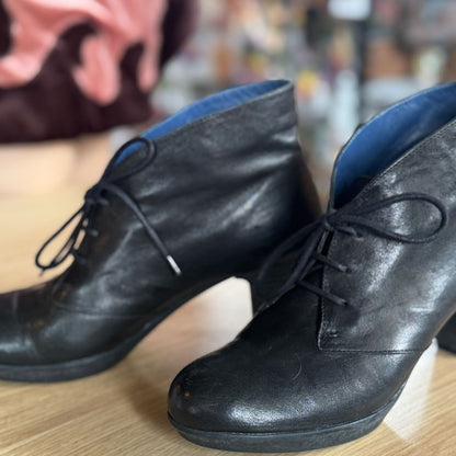 sz 37 black Perlato boots